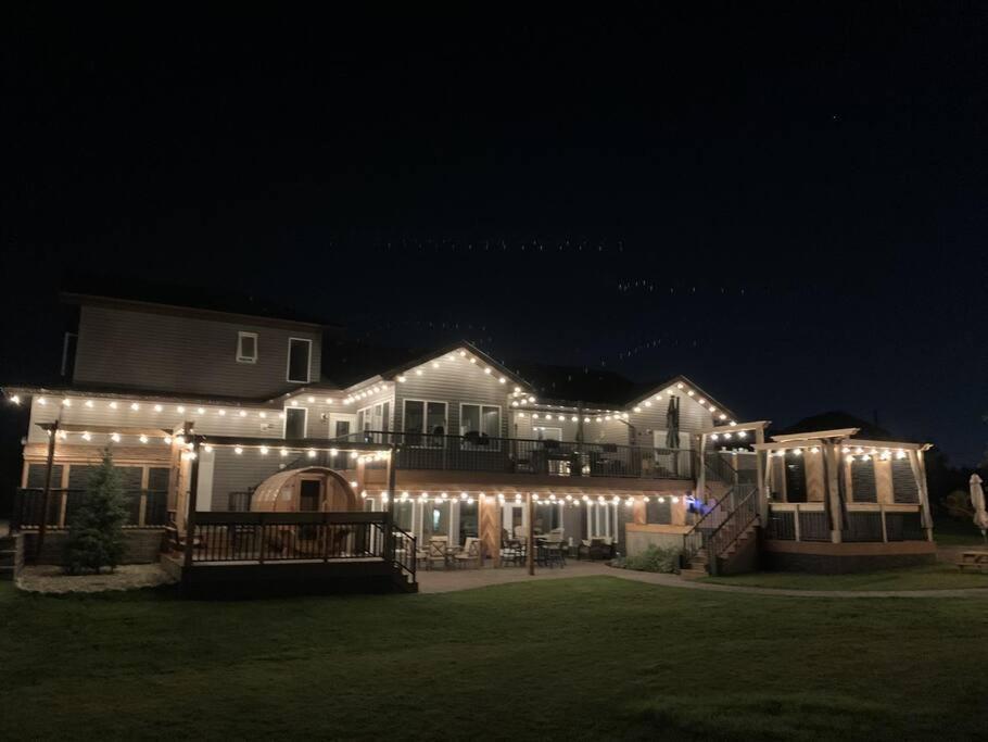 Dragonfly Inn Loft Suite Sherwood Park Exterior photo
